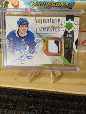2017 Ultimate Collection Mitch Marner Signature Materials Laurettes Patch Auto /99 front