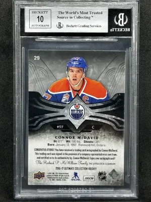 Connor McDavid 2016 Ultimate Collection Gold 10/10 2nd Year #29 BGS 8.5 Auto 10 back