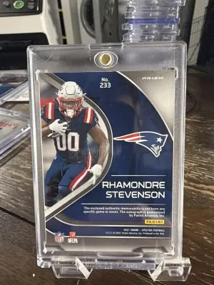 2021 Panini Spectra #233 Rhamondre Stevenson Rookie Patch Autographs Gold #/1 back