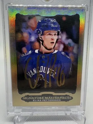 2018 ULTIMATE COLLECTION ELIAS PETTERSSON SIGNATURE MASTERPIECES GOLD AUTO ROOKIE front