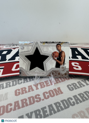 2024 Topps Royalty Collection RC Victor Wembanyama Star Relics Card /99 front