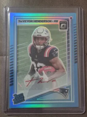 2025 PANINI DONRUSS OPTIC Treveon Henderson BLUE PRIZM RC AUTO 197/299 (PATRIOTS) front