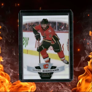 2019-20 O-Pee-Chee Platinum Mark Giordano Rainbow #23