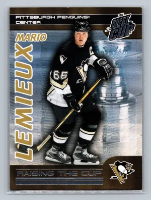 2003-04 Pacific Quest for the Cup Raising the Cup Mario Lemieux #15 HOF
