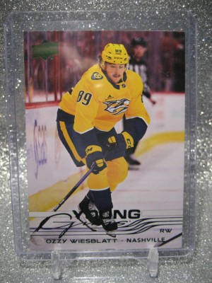 2025-26 Upper Deck Young Guns Holiday Green Foil Ozzy Wiesblatt RC Nashville