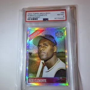 2002 Topps Archives Reserve Roberto Clemente 1966 Reprint Refractor PSA 8