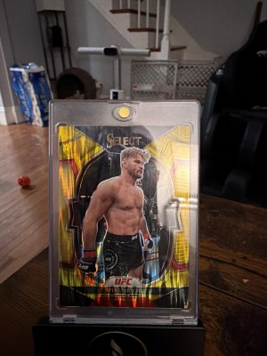 2023 Panini Select UFC #43 Stipe Miocic Gold Prizm #/10