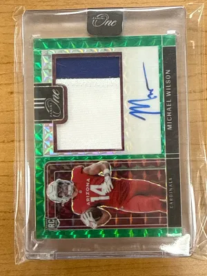 🏈 MICHAEL WILSON ROOKIE PATCH AUTO /49 – PANINI ONE 🏈Beautiful Michael Wilson Rookie Patch Auto Featuring A Multi-color Arizona Cardinals Patch, On-card Autograph, And Green Panini One Parallel.🔥 Serial Numbered 26/49🔥 Rookie Patch Auto🔥 Multi-Color Patch🔥 On-Card Auto🔥 Arizona Cardinals front